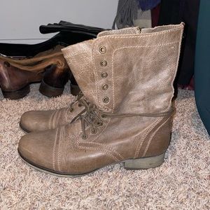Combat boots